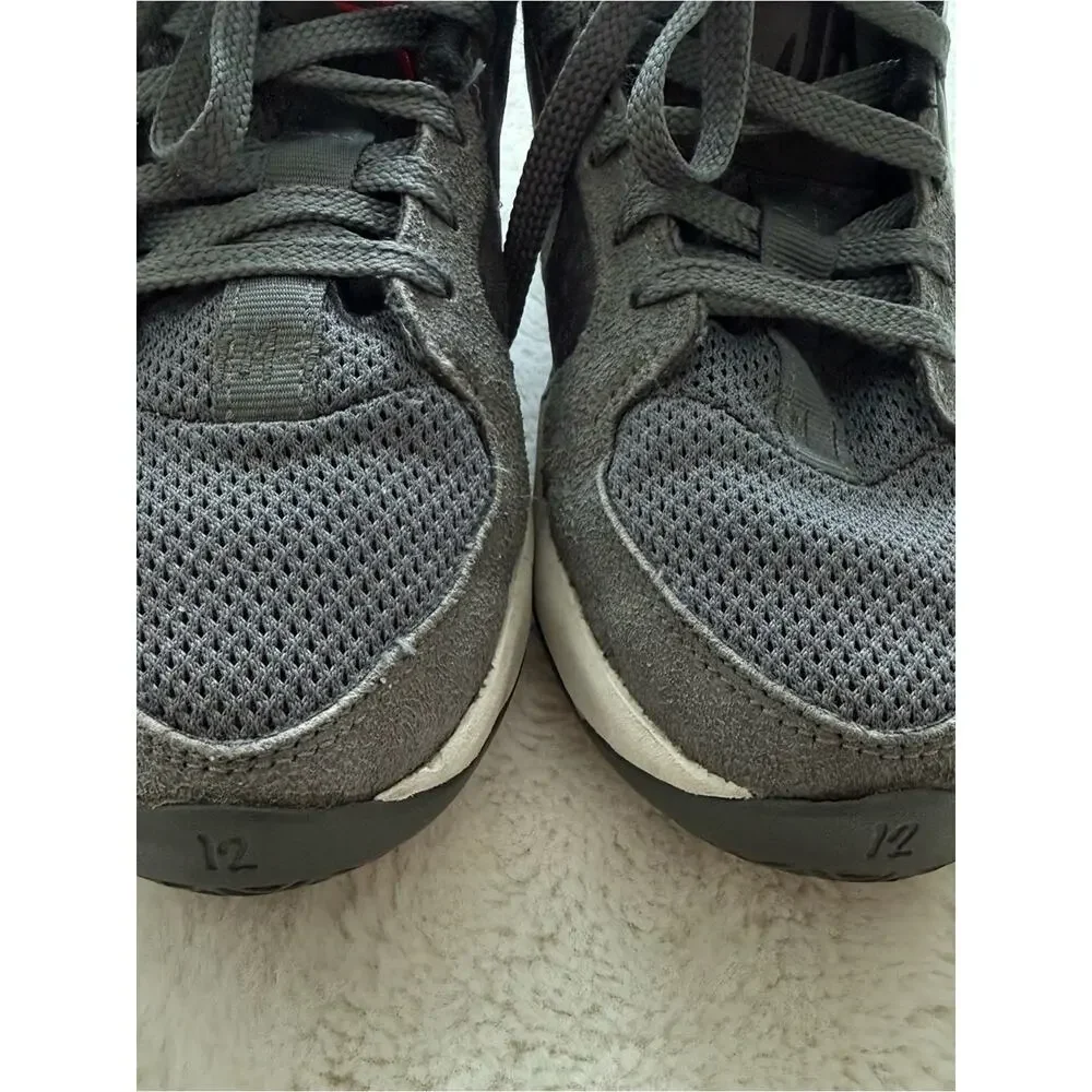 Nike boys sneakers size 5.5 Y